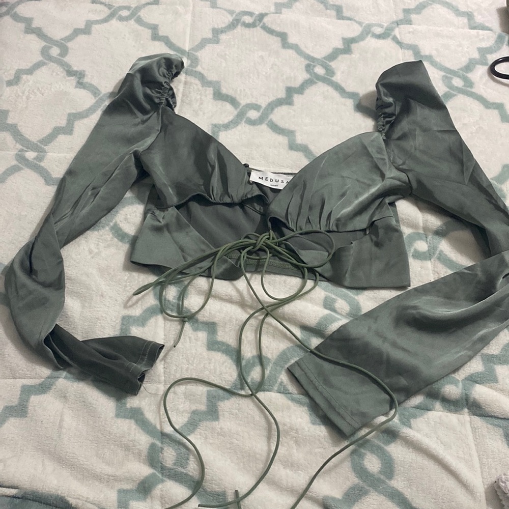 NWOT green style exchange long sleeve top